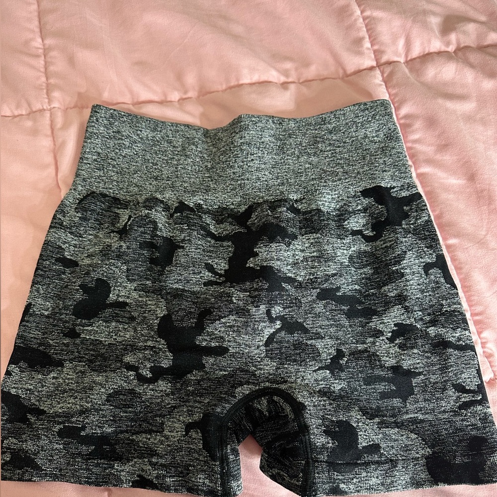 gym shorts black